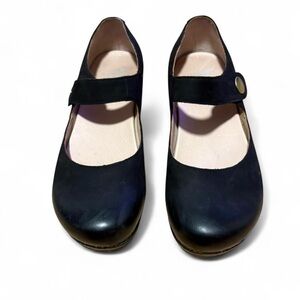 Black leather Mary Jane clog shoes with a classic, preppy style 10 worn once